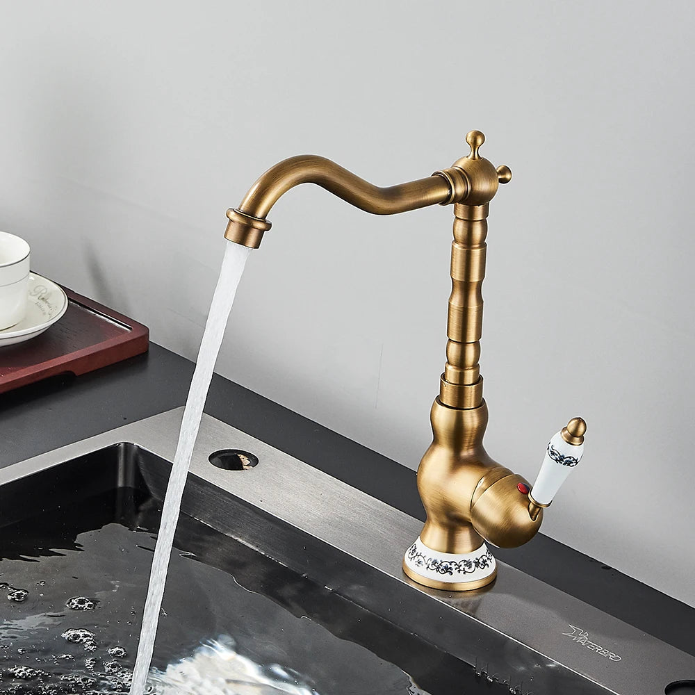 Robinet de lavabo en laiton antique