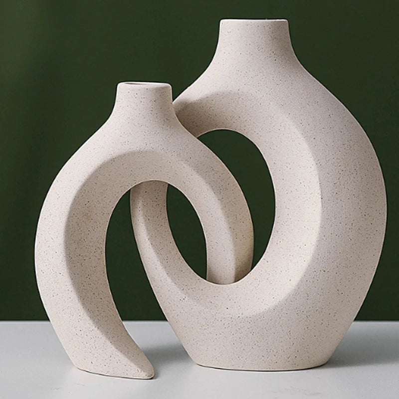 Ensemble de vases en céramique européens