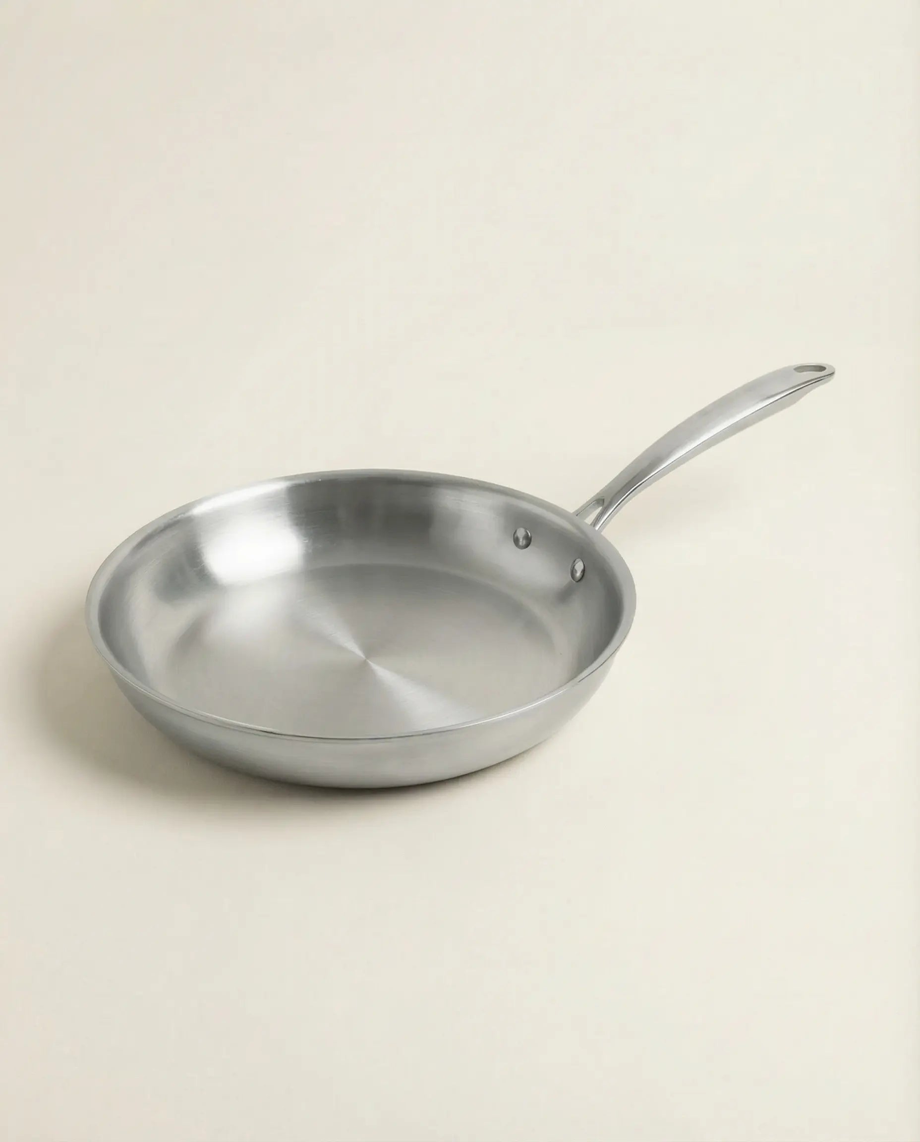 The stainless steel pan