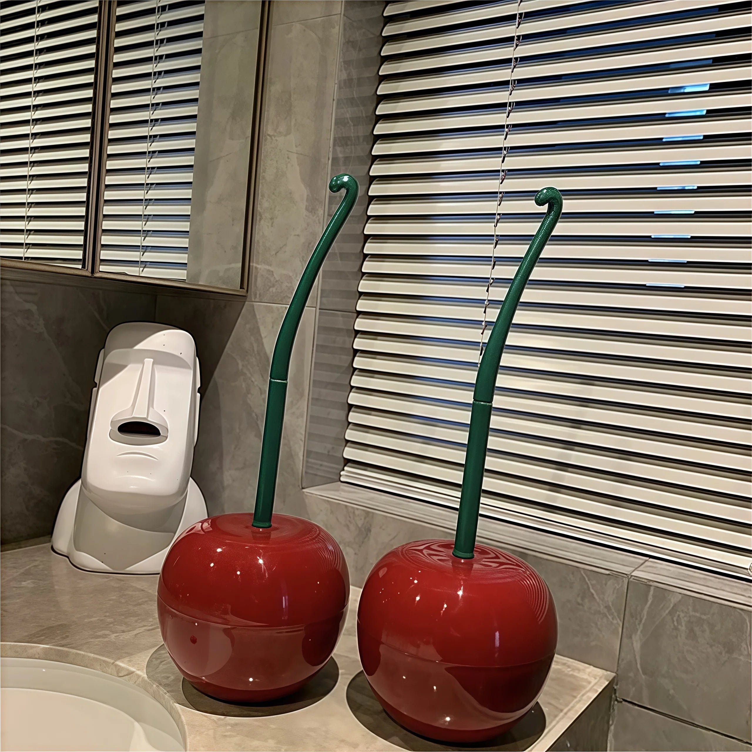 Brosse de toilette cerise