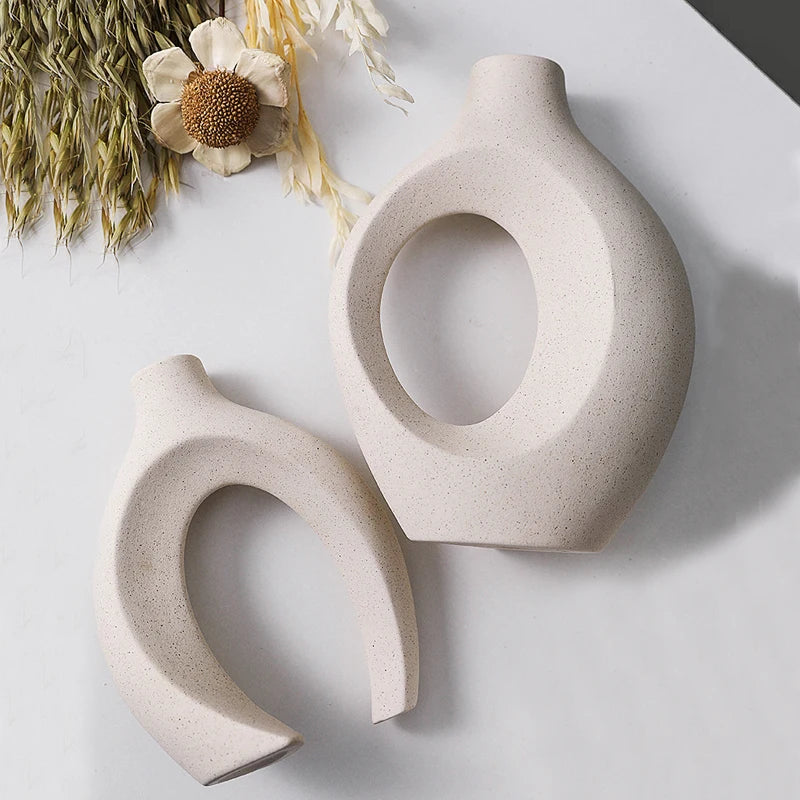 Ensemble de vases en céramique européens