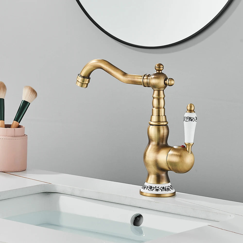 Robinet de lavabo en laiton antique