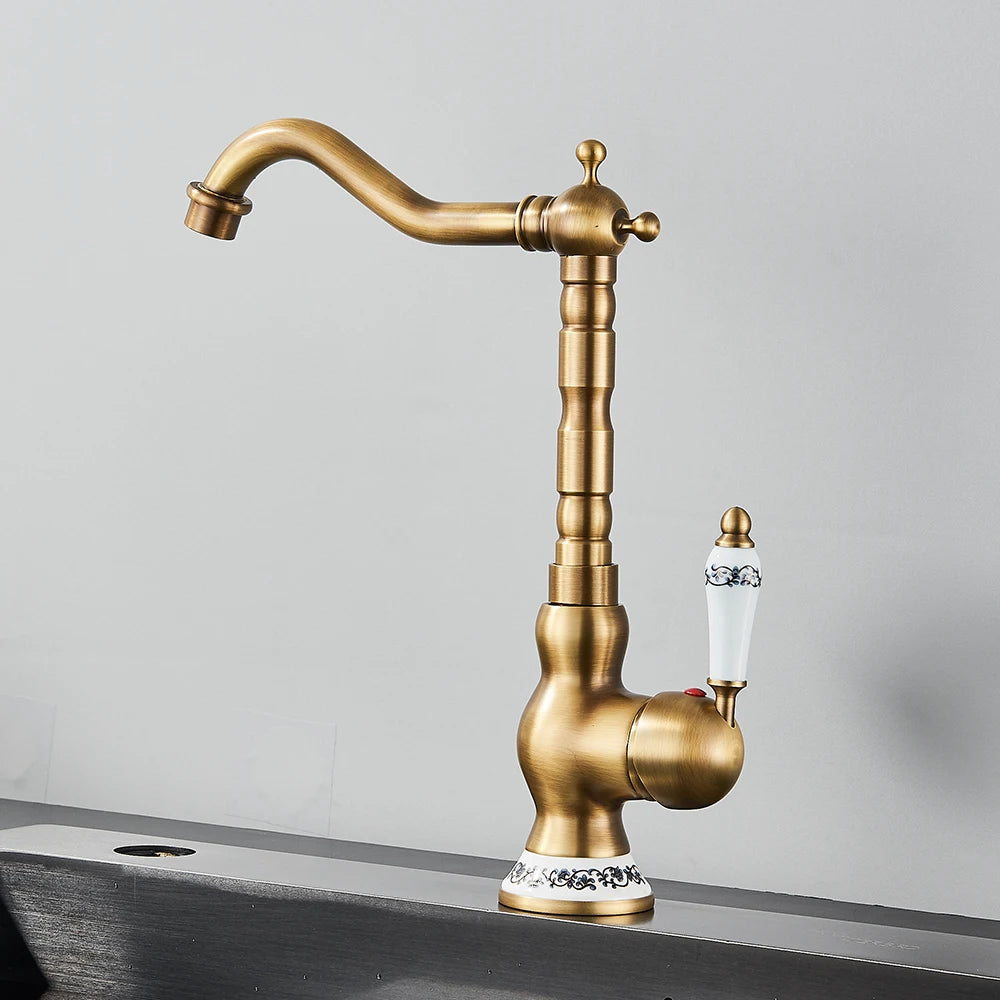 Robinet de lavabo en laiton antique