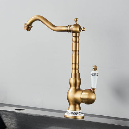 Robinet de lavabo en laiton antique