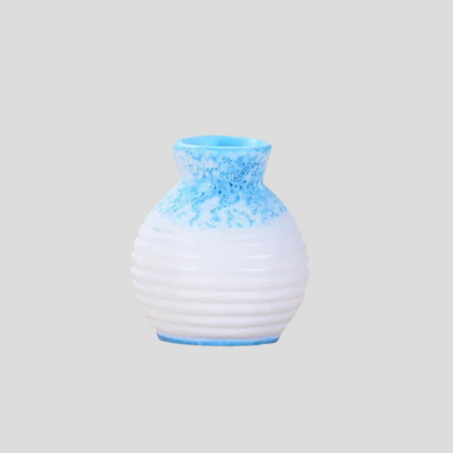 Vase miniature en résine