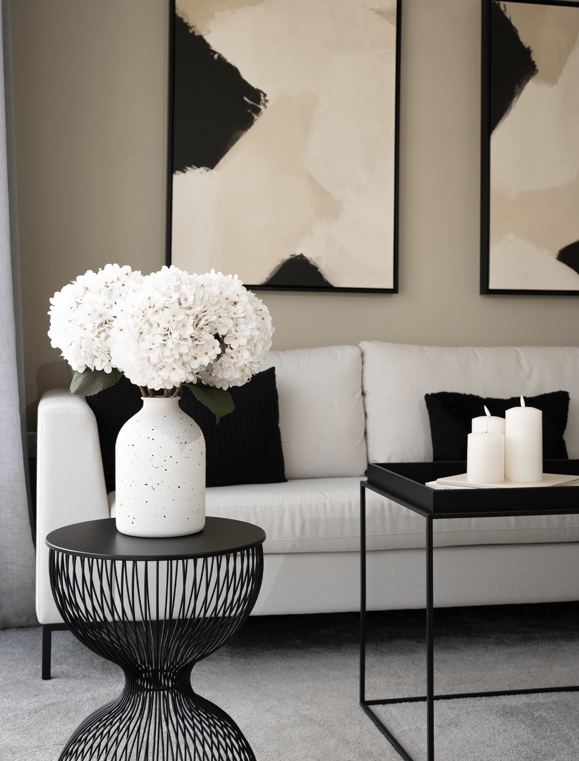 Hortensia décoratif élégant dans un vase en céramique