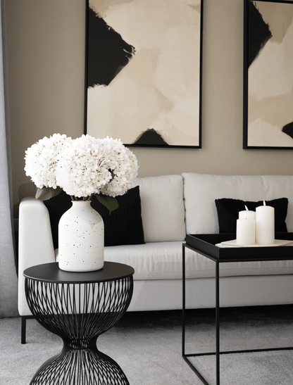 Hortensia décoratif élégant dans un vase en céramique