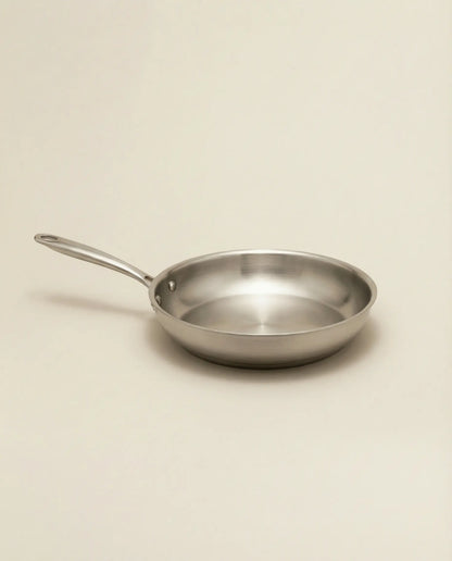 The stainless steel pan